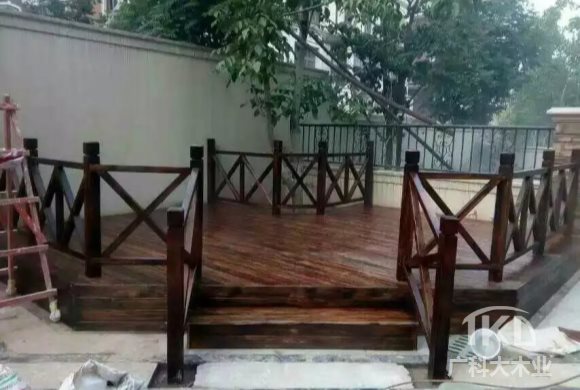 炭化木地板围栏